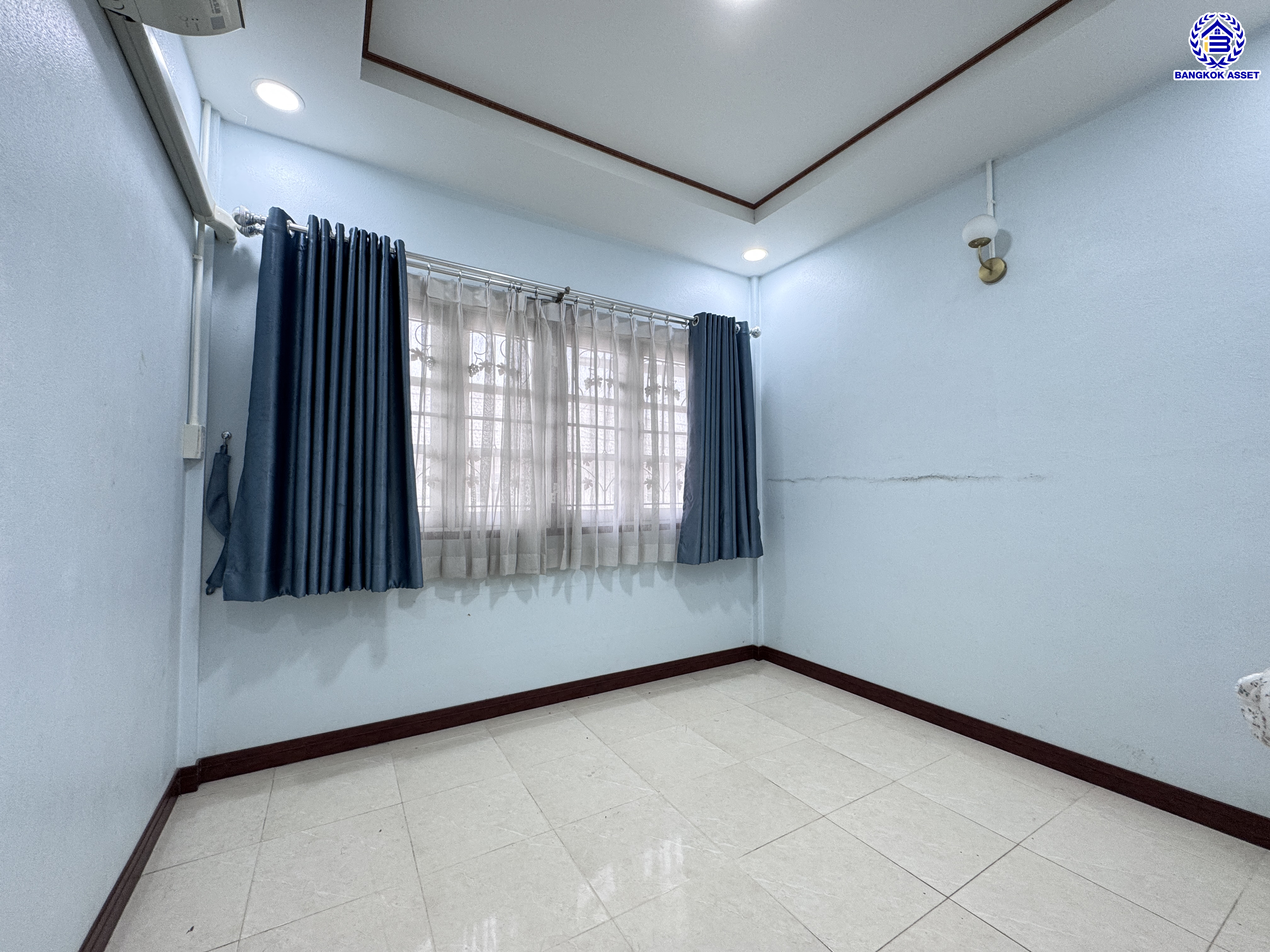 *****ทาวน์เฮ้าส์มือสอง นนทบุรี โครงการ ปิยะนันท์ กาญจนาภิเษก เนื้อที่ 18.7 ตร.ว. พื้นที่ใช้สอย 138 ตร.ม. ฟังก์ชัน 2 ห้องนอน 2 ห้องน้ำ 1 ที่จอดรถ บนทำเลเชื่อมต่อหลายเส้นทางทั้งกาญจนาภิเษก, ถนนบรมราชชนนี, ถนนพุทธมณฑล, ถนนนครอินทร์ ใกล้ทางด่วน "ศรีรัช" เซ็นทรัล เวสต์วิลล์ และเซ็นทรัล เวสต์เกต