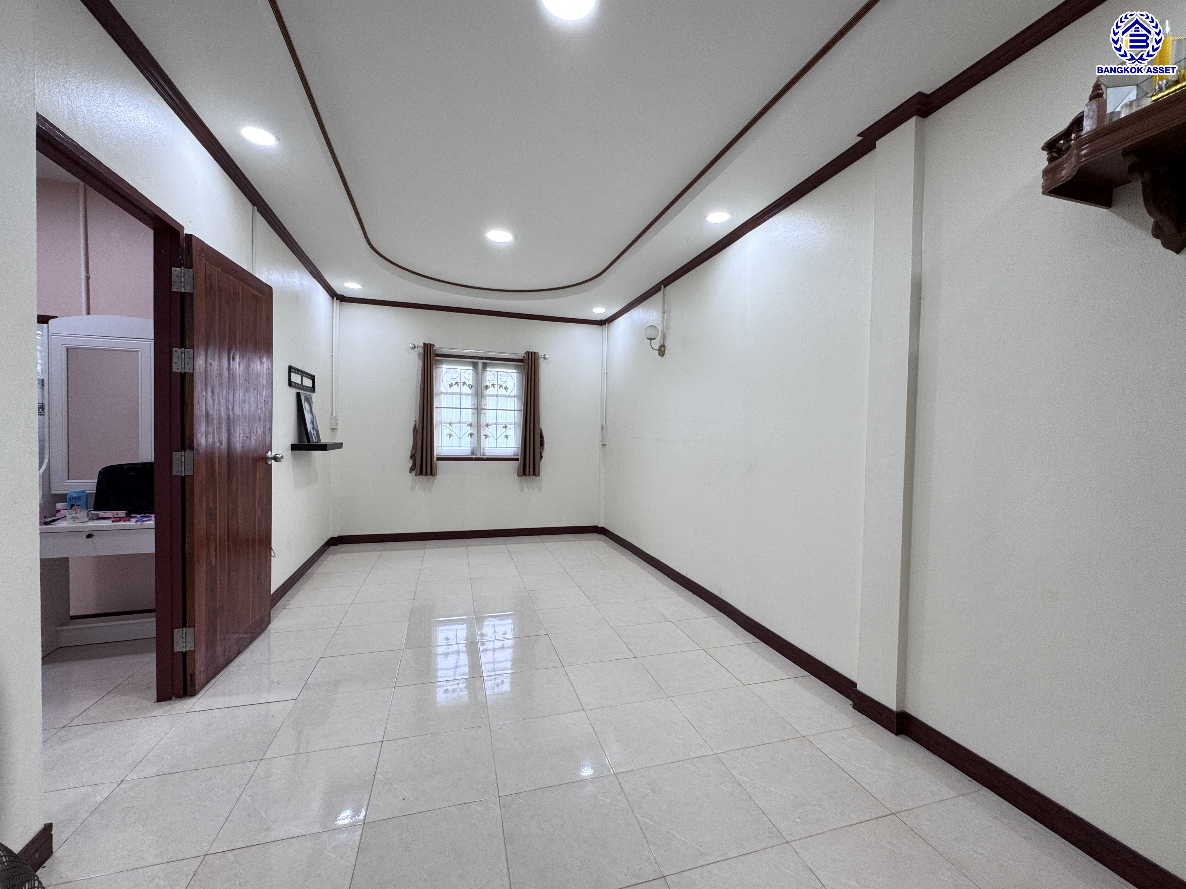 *****ทาวน์เฮ้าส์มือสอง นนทบุรี โครงการ ปิยะนันท์ กาญจนาภิเษก เนื้อที่ 18.7 ตร.ว. พื้นที่ใช้สอย 138 ตร.ม. ฟังก์ชัน 2 ห้องนอน 2 ห้องน้ำ 1 ที่จอดรถ บนทำเลเชื่อมต่อหลายเส้นทางทั้งกาญจนาภิเษก, ถนนบรมราชชนนี, ถนนพุทธมณฑล, ถนนนครอินทร์ ใกล้ทางด่วน "ศรีรัช" เซ็นทรัล เวสต์วิลล์ และเซ็นทรัล เวสต์เกต