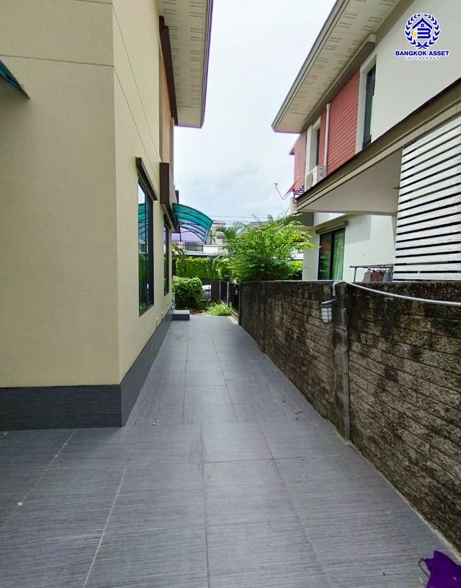 *****บ้านเดี่ยวมือสองกรุงเทพมหานคร โครงการ ปริญสิริ กาญจนาภิเษก เนื้อที่กว้าง 54.00 ตร.ว. พื้นที่ใช้สอย 180 ตร.ม. ฟังก์ชัน 3 ห้องนอน 3 ห้องน้ำ 2 ที่จอดรถ บนทำเลแห่งการเดินทาง เชื่อมต่อถนนเอกชัย, ถนนพระราม 2 ใกล้รถไฟฟ้าสายสีน้ำเงิน "สถานีหลักสอง" และจุดขึ้นทางด่วน "พระราม2"