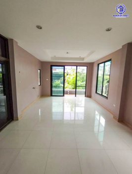 *****บ้านเดี่ยวมือสองกรุงเทพมหานคร โครงการ ปริญสิริ กาญจนาภิเษก เนื้อที่กว้าง 54.00 ตร.ว. พื้นที่ใช้สอย 180 ตร.ม. ฟังก์ชัน 3 ห้องนอน 3 ห้องน้ำ 2 ที่จอดรถ บนทำเลแห่งการเดินทาง เชื่อมต่อถนนเอกชัย, ถนนพระราม 2 ใกล้รถไฟฟ้าสายสีน้ำเงิน "สถานีหลักสอง" และจุดขึ้นทางด่วน "พระราม2"