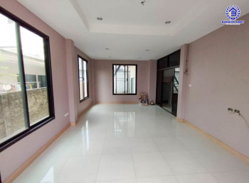 *****บ้านเดี่ยวมือสองกรุงเทพมหานคร โครงการ ปริญสิริ กาญจนาภิเษก เนื้อที่กว้าง 54.00 ตร.ว. พื้นที่ใช้สอย 180 ตร.ม. ฟังก์ชัน 3 ห้องนอน 3 ห้องน้ำ 2 ที่จอดรถ บนทำเลแห่งการเดินทาง เชื่อมต่อถนนเอกชัย, ถนนพระราม 2 ใกล้รถไฟฟ้าสายสีน้ำเงิน "สถานีหลักสอง" และจุดขึ้นทางด่วน "พระราม2"