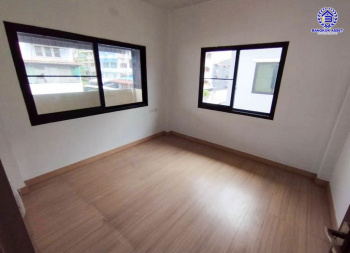 *****บ้านเดี่ยวมือสองกรุงเทพมหานคร โครงการ ปริญสิริ กาญจนาภิเษก เนื้อที่กว้าง 54.00 ตร.ว. พื้นที่ใช้สอย 180 ตร.ม. ฟังก์ชัน 3 ห้องนอน 3 ห้องน้ำ 2 ที่จอดรถ บนทำเลแห่งการเดินทาง เชื่อมต่อถนนเอกชัย, ถนนพระราม 2 ใกล้รถไฟฟ้าสายสีน้ำเงิน "สถานีหลักสอง" และจุดขึ้นทางด่วน "พระราม2"