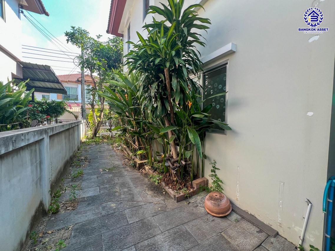 *****บ้านแฝดมือสองนนทบุรี โครงการ เดอะไพรเวซี่ ไพร์มเพลส รัตนาธิเบศร์ เนื้อที่กว้าง 37.50 ตร.ว. พื้นที่ใช้สอย 123 ตร.ม. ฟังก์ชัน 3 ห้องนอน 2 ห้องน้ำ 1 ที่จอดรถ แถมฟรี! เครื่องปรับอากาศ, เครื่องทำน้ำอุ่น, เครื่องดูดควัน บนทำเลเดินทางสะดวก เชื่อมต่อถนนกาญจนาภิเษก, ถนนรัตนาธิเบศร์, ถนนบางกรวย-ไทรน้อย ใกล้รถไฟฟ้าสายสีม่วง "สถานีสามแยกบางใหญ่" และจุดขึ้นทางด่วน "M81 บางใหญ่–กาญจนบุรี" จองเลย!