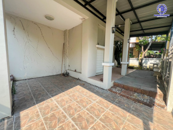 *****บ้านแฝดมือสองนนทบุรี โครงการ เดอะไพรเวซี่ ไพร์มเพลส รัตนาธิเบศร์ เนื้อที่กว้าง 37.50 ตร.ว. พื้นที่ใช้สอย 123 ตร.ม. ฟังก์ชัน 3 ห้องนอน 2 ห้องน้ำ 1 ที่จอดรถ แถมฟรี! เครื่องปรับอากาศ, เครื่องทำน้ำอุ่น, เครื่องดูดควัน บนทำเลเดินทางสะดวก เชื่อมต่อถนนกาญจนาภิเษก, ถนนรัตนาธิเบศร์, ถนนบางกรวย-ไทรน้อย ใกล้รถไฟฟ้าสายสีม่วง "สถานีสามแยกบางใหญ่" และจุดขึ้นทางด่วน "M81 บางใหญ่–กาญจนบุรี" จองเลย!