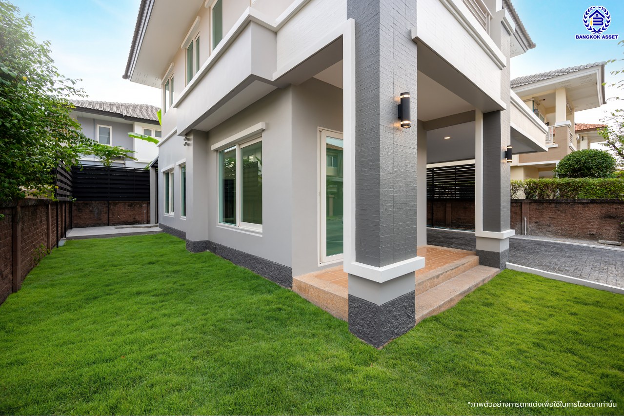 บ้านมือสองตกแต่งใหม่ โครงการ คาซ่าวิลล์ รามคำแหง-วงแหวน จากแบรนด์ Q House บนเนื้อที่ 54 ตร.ว. พื้นที่ใช้สอยกว้างถึง 251.2 ตร.ม. ฟังก์ชันการใช้งาน 3 ห้องนอน 3 ห้องน้ำ จอดรถได้ 2 คัน บนที่สุดแห่งทำเลโซนเมือง เชื่อมต่อถนนรามคำแหง, ถนนสุวินทวงศ์, ถนนศรีนครินทร์-ร่มเกล้า ใกล้สนามบินสุวรรณภูมิ, จุดขึ้นทางด่วนกาญจนาภิเษก วงแหวน (ฝั่งตะวันออก) และทางด่วนกรุงเทพ – ชลบุรี สายใหม่ (มอเตอร์เวย์)