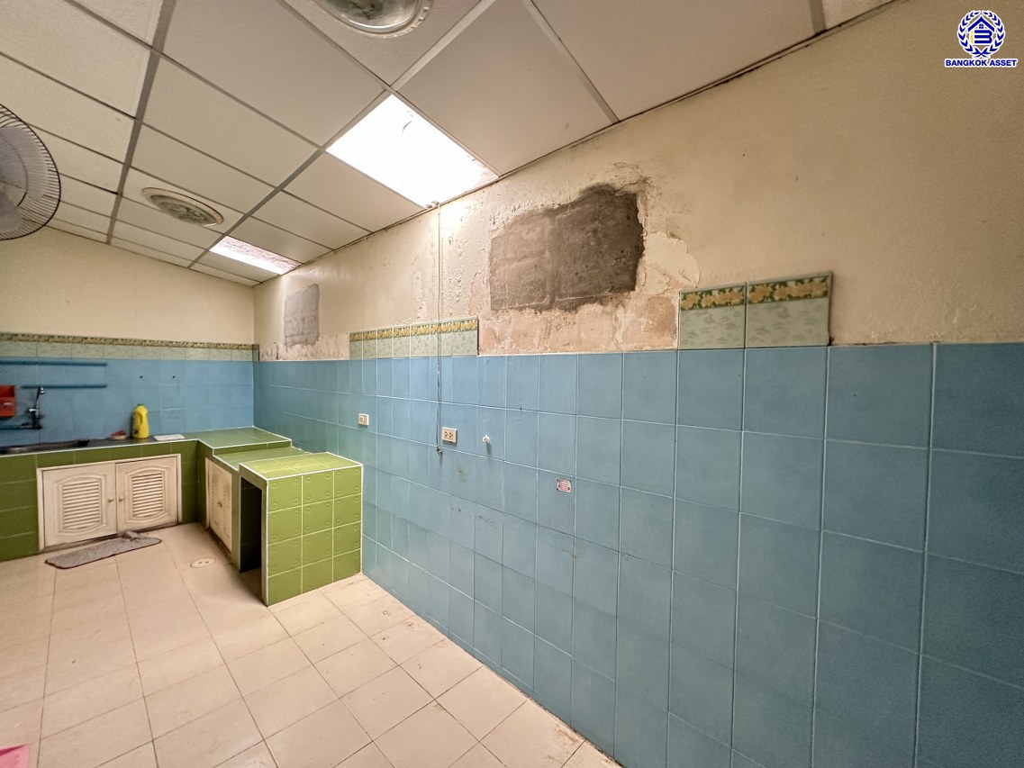 *****ทาวน์เฮ้าส์มือสองนนทบุรี โครงการ พฤกษา21 กาญจนาภิเษก หลังมุม เนื้อที่กว้าง 35.70 ตร.ว. พื้นที่ใช้สอย 130 ตร.ม. ฟังก์ชัน 3 ห้องนอน 2 ห้องน้ำ 1 ที่จอดรถ บนทำเลแห่งการเดินทาง เชื่อมต่อถนนคลองถนน, ถนนกาญจนาภิเษก, ถนนรัตนาธิเบศร์ ใกล้รถไฟฟ้าสายสีม่วง "สถานีคลองบางไผ่"