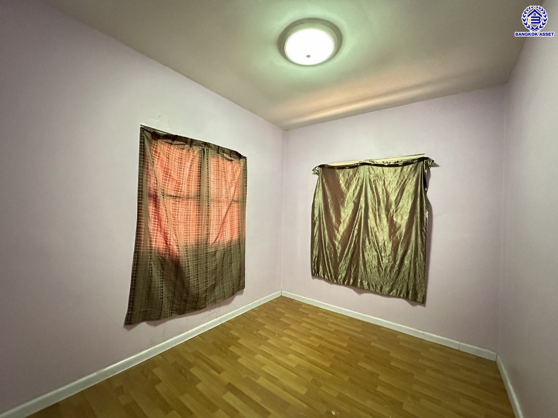 *****ทาวน์เฮ้าส์มือสองนนทบุรี โครงการ พฤกษา21 กาญจนาภิเษก หลังมุม เนื้อที่กว้าง 35.70 ตร.ว. พื้นที่ใช้สอย 130 ตร.ม. ฟังก์ชัน 3 ห้องนอน 2 ห้องน้ำ 1 ที่จอดรถ บนทำเลแห่งการเดินทาง เชื่อมต่อถนนคลองถนน, ถนนกาญจนาภิเษก, ถนนรัตนาธิเบศร์ ใกล้รถไฟฟ้าสายสีม่วง "สถานีคลองบางไผ่"