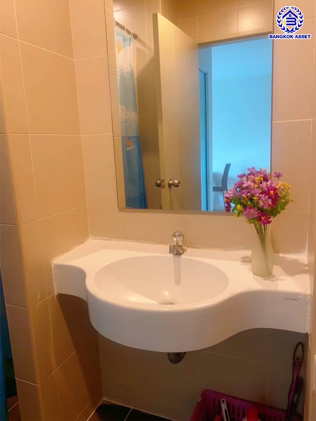 *****คอนโดมิเนียมมือสองนนทบุรี โครงการ สัมมากร เอสเก้า คอนโดมิเนียม รัตนาธิเบศร์ พื้นที่ใช้สอย 26.83 ตร.ม. ฟังก์ชัน 1 ห้องนอน 1 ห้องน้ำ พร้อมเข้าอยู่อาศัย บนทำเลเดินทางสะดวก เชื่อมต่อถนนรัตนาธิเบศร์ ถนนบางกรวย-ไทรน้อย ถนนราชพฤกษ์ ใกล้รถไฟฟ้าสายสีม่วง "สถานีบางรักน้อย"