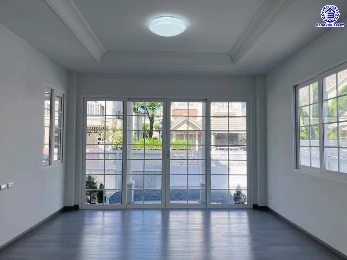 บ้านเดี่ยวมือสอง โครงการ เนเบอร์โฮม วัชรพล เนื้อที่ 51.50 ตร.ว. พื้นที่ใช้สอย 154 ตร.ม. ฟังก์ชัน 3 ห้องนอน 3 ห้องน้ำ 2 ที่จอดรถ แถมฟรี! เครื่องปรับอากาศ, เครื่องทำน้ำอุ่น บนทำเลศักยภาพ เดินทางสะดวกเชื่อมต่อถนนสุขาภิบาล5 ถนนวัชรพล ถนนรามอินทรา ใกล้ห้างสรรพสินค้า Fashion Island และจุดขึ้นทางด่วน "รามอินทรา-อาจณรงค์"...