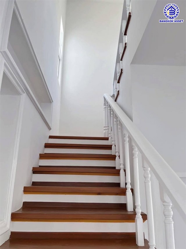 บ้านเดี่ยวมือสอง โครงการ เนเบอร์โฮม วัชรพล เนื้อที่ 51.50 ตร.ว. พื้นที่ใช้สอย 154 ตร.ม. ฟังก์ชัน 3 ห้องนอน 3 ห้องน้ำ 2 ที่จอดรถ แถมฟรี! เครื่องปรับอากาศ, เครื่องทำน้ำอุ่น บนทำเลศักยภาพ เดินทางสะดวกเชื่อมต่อถนนสุขาภิบาล5 ถนนวัชรพล ถนนรามอินทรา ใกล้ห้างสรรพสินค้า Fashion Island และจุดขึ้นทางด่วน "รามอินทรา-อาจณรงค์"...