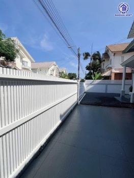 บ้านเดี่ยวมือสอง โครงการ เนเบอร์โฮม วัชรพล เนื้อที่ 51.50 ตร.ว. พื้นที่ใช้สอย 154 ตร.ม. ฟังก์ชัน 3 ห้องนอน 3 ห้องน้ำ 2 ที่จอดรถ แถมฟรี! เครื่องปรับอากาศ, เครื่องทำน้ำอุ่น บนทำเลศักยภาพ เดินทางสะดวกเชื่อมต่อถนนสุขาภิบาล5 ถนนวัชรพล ถนนรามอินทรา ใกล้ห้างสรรพสินค้า Fashion Island และจุดขึ้นทางด่วน "รามอินทรา-อาจณรงค์"...