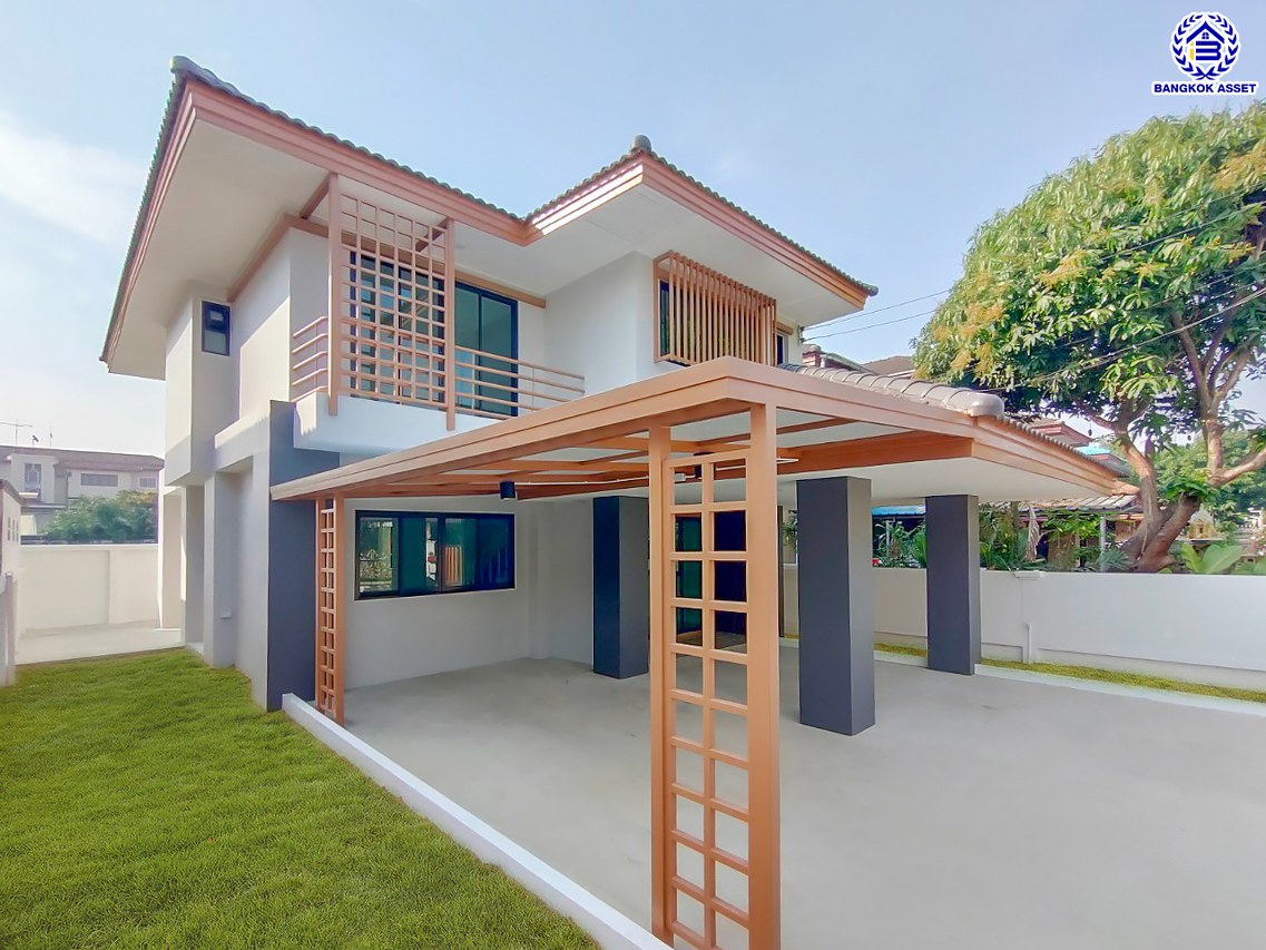 บ้านมือสองตกแต่งใหม่ โครงการ อักษราทวีวัฒนา-กาญจนาภิเษก ตกแต่งหรูหรา เนื้อที่ 52.2 ตร.ว. พื้นที่ใช้สอย 212.1 ตร.ม. ฟังก์ชัน 3 ห้องนอน 2 ห้องน้ำ จอดรถได้ 2 คัน บนทำเลเชื่อมต่อเมือง ใกล้เซ็นทรัลศาลายา, ม.มหิดล ทางคู่ขนานลอยฟ้าบรมราชชนนี และรายล้อมด้วยสิ่งอำนวยความสะดวกครบ