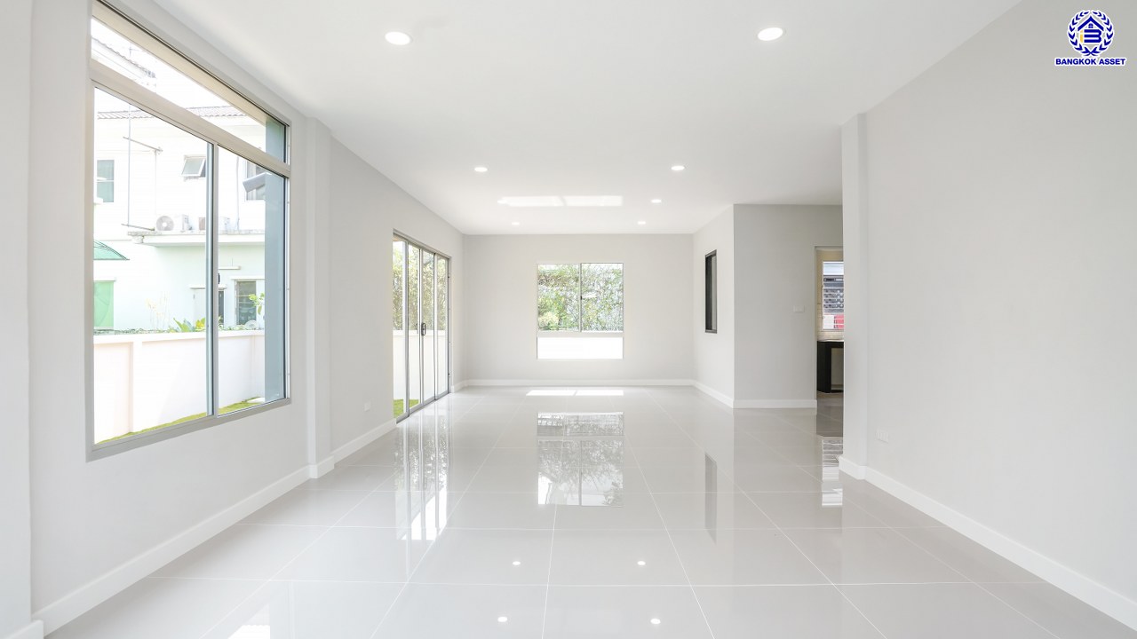 บ้านมือสองตกแต่งใหม่ จาก L&H โครงการ มัณฑนา นครอินทร์-พระราม5 เนื้อที่ดิน 56.9 ตร.ว. พื้นที่ใช้สอย 176.1 ตร.ม. ฟังก์ชัน 3 ห้องนอน 3 ห้องน้ำ จอดรถได้ 2 คัน พื้นที่รอบบ้านกว้างขวางสามารถปรับเป็นพื้นที่อเนกประสงค์ หรือต่อเติมเพิ่มเติมได้ Facility ภายในโครงการครบครัน บนทำเลติดถนนนครอินทร์ ใกล้ทางด่วน "ประจิมรัถยา" และรถไฟฟ้าสายสีม่วง "สถานีบางรักใหญ่"