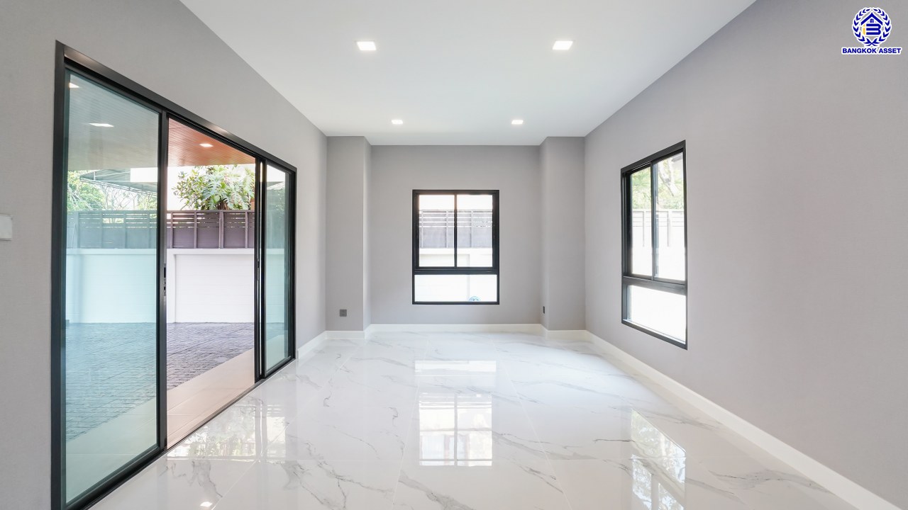 บ้านมือสองตกแต่งใหม่ โครงการ บ้านสวนพุทธมณฑล พุทธมณฑลสาย1 หลังมุม เนื้อที่ 126.7 ตร.ว. พื้นที่ใช้สอย 458.18 ตร.ม. ฟังก์ชัน 4 ห้องนอน 5 ห้องน้ำ 1 ห้องอเนกประสงค์ 1 ห้องแม่บ้าน จอดรถได้ 3 คัน บนทำเลเดินทางสะดวก ติดถนนพุทธมณฑลสาย1 เชื่อมต่อถนนบรมราชชนนี ใกล้ทางด่วน "คู่ขนานลอยฟ้าบรมราชชนนี" และเซ็นทรัล ปิ่นเกล้า