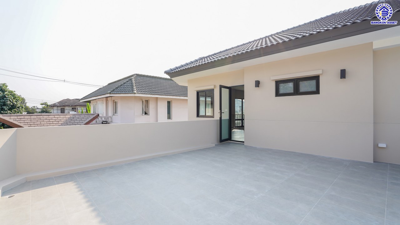 บ้านมือสองตกแต่งใหม่ โครงการ บ้านสวนพุทธมณฑล พุทธมณฑลสาย1 หลังมุม เนื้อที่ 126.7 ตร.ว. พื้นที่ใช้สอย 458.18 ตร.ม. ฟังก์ชัน 4 ห้องนอน 5 ห้องน้ำ 1 ห้องอเนกประสงค์ 1 ห้องแม่บ้าน จอดรถได้ 3 คัน บนทำเลเดินทางสะดวก ติดถนนพุทธมณฑลสาย1 เชื่อมต่อถนนบรมราชชนนี ใกล้ทางด่วน "คู่ขนานลอยฟ้าบรมราชชนนี" และเซ็นทรัล ปิ่นเกล้า