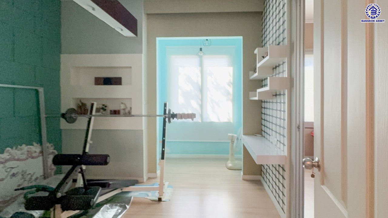 *****บ้านเดี่ยวมือสองย่านนนทบุรี โครงการ รสิกา วิลล่าการ์เด้น3 รัตนาธิเบศร์ พร้อมเข้าอยู่ เนื้อที่ 59.60 ตร.ว. พื้นที่ใช้สอย 175 ตร.ม. ฟังก์ชัน 4 ห้องนอน 3 ห้องน้ำ จอดรถได้ 2 คัน บรรยากาศเป็นส่วนตัว บนทำเลศักยภาพ ใกล้เซ็นทรัลเวสต์เกต เชื่อมต่อหลายเส้นทาง ถนนรัตนาธิเบศร์, ถนนกาญจนาภิเษก ถนนราชพฤกษ์ และรถไฟฟ้าสายสีม่วง "สถานีบางพลู"