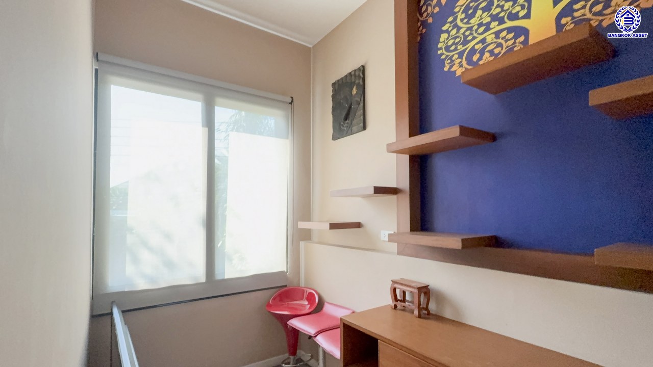 *****บ้านเดี่ยวมือสองย่านนนทบุรี โครงการ รสิกา วิลล่าการ์เด้น3 รัตนาธิเบศร์ พร้อมเข้าอยู่ เนื้อที่ 59.60 ตร.ว. พื้นที่ใช้สอย 175 ตร.ม. ฟังก์ชัน 4 ห้องนอน 3 ห้องน้ำ จอดรถได้ 2 คัน บรรยากาศเป็นส่วนตัว บนทำเลศักยภาพ ใกล้เซ็นทรัลเวสต์เกต เชื่อมต่อหลายเส้นทาง ถนนรัตนาธิเบศร์, ถนนกาญจนาภิเษก ถนนราชพฤกษ์ และรถไฟฟ้าสายสีม่วง "สถานีบางพลู"