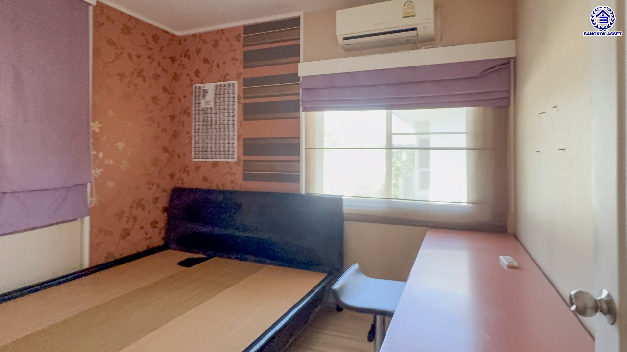 *****บ้านเดี่ยวมือสองย่านนนทบุรี โครงการ รสิกา วิลล่าการ์เด้น3 รัตนาธิเบศร์ พร้อมเข้าอยู่ เนื้อที่ 59.60 ตร.ว. พื้นที่ใช้สอย 175 ตร.ม. ฟังก์ชัน 4 ห้องนอน 3 ห้องน้ำ จอดรถได้ 2 คัน บรรยากาศเป็นส่วนตัว บนทำเลศักยภาพ ใกล้เซ็นทรัลเวสต์เกต เชื่อมต่อหลายเส้นทาง ถนนรัตนาธิเบศร์, ถนนกาญจนาภิเษก ถนนราชพฤกษ์ และรถไฟฟ้าสายสีม่วง "สถานีบางพลู"