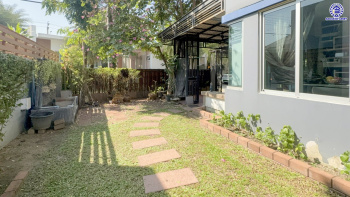 *****บ้านเดี่ยวมือสองย่านนนทบุรี โครงการ รสิกา วิลล่าการ์เด้น3 รัตนาธิเบศร์ พร้อมเข้าอยู่ เนื้อที่ 59.60 ตร.ว. พื้นที่ใช้สอย 175 ตร.ม. ฟังก์ชัน 4 ห้องนอน 3 ห้องน้ำ จอดรถได้ 2 คัน บรรยากาศเป็นส่วนตัว บนทำเลศักยภาพ ใกล้เซ็นทรัลเวสต์เกต เชื่อมต่อหลายเส้นทาง ถนนรัตนาธิเบศร์, ถนนกาญจนาภิเษก ถนนราชพฤกษ์ และรถไฟฟ้าสายสีม่วง "สถานีบางพลู"