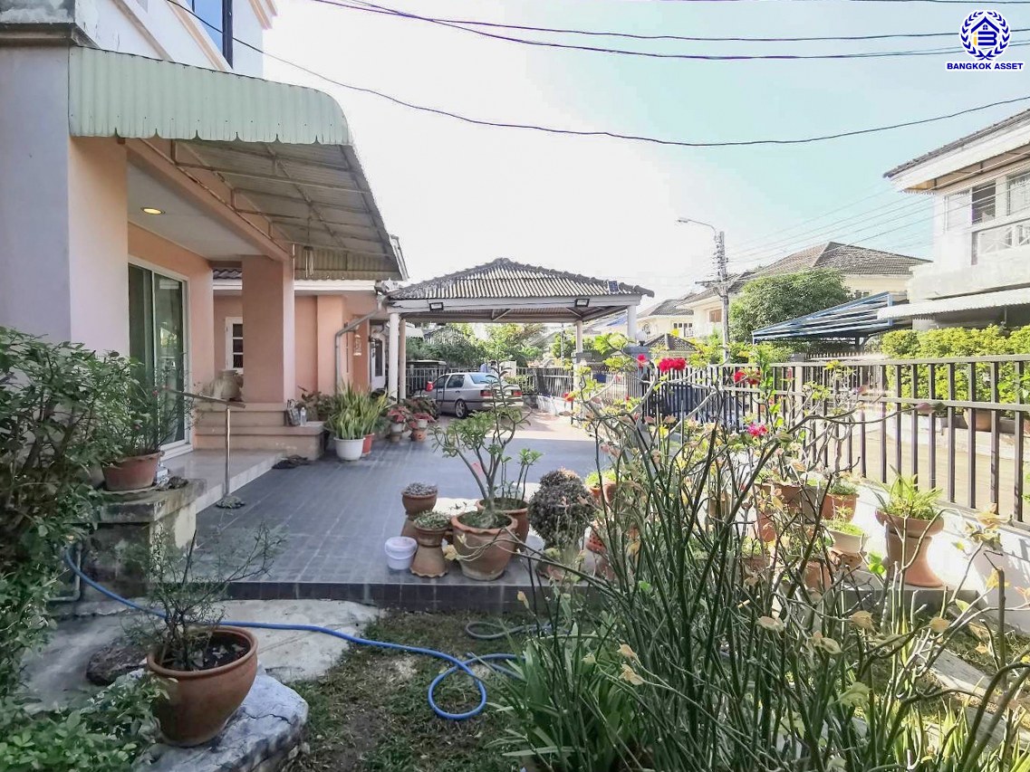 บ้านเดี่ยวมือสองนนทบุรี โครงการ ชัยพฤกษ์ บางบัวทอง เนื้อที่ 120.20 ตร.ว. พื้นที่ใช้สอย 285 ตร.ม. ฟังก์ชัน 5 ห้องนอน 3 ห้องน้ำ จอดรถได้ 4 คัน พร้อมแถมฟรี! เครื่องปรับอากาศ 3 เครื่อง ทำเลติดถนนบางกรวย-ไทรน้อย เชื่อมต่อถนนกาญจนาภิเษก ใกล้เซ็นทรัลเวสต์เกต และรถไฟฟ้าสายสีม่วง "สถานีบางพลู"