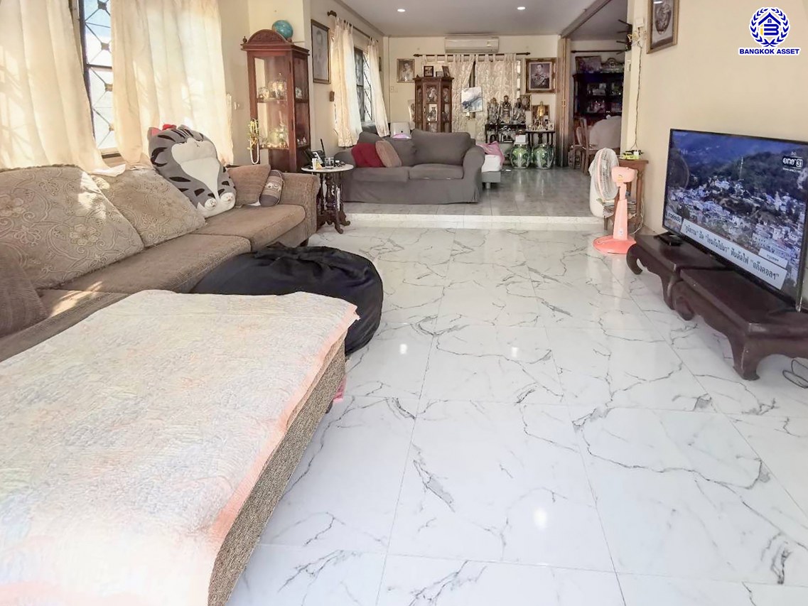 บ้านเดี่ยวมือสองนนทบุรี โครงการ ชัยพฤกษ์ บางบัวทอง เนื้อที่ 120.20 ตร.ว. พื้นที่ใช้สอย 285 ตร.ม. ฟังก์ชัน 5 ห้องนอน 3 ห้องน้ำ จอดรถได้ 4 คัน พร้อมแถมฟรี! เครื่องปรับอากาศ 3 เครื่อง ทำเลติดถนนบางกรวย-ไทรน้อย เชื่อมต่อถนนกาญจนาภิเษก ใกล้เซ็นทรัลเวสต์เกต และรถไฟฟ้าสายสีม่วง "สถานีบางพลู"