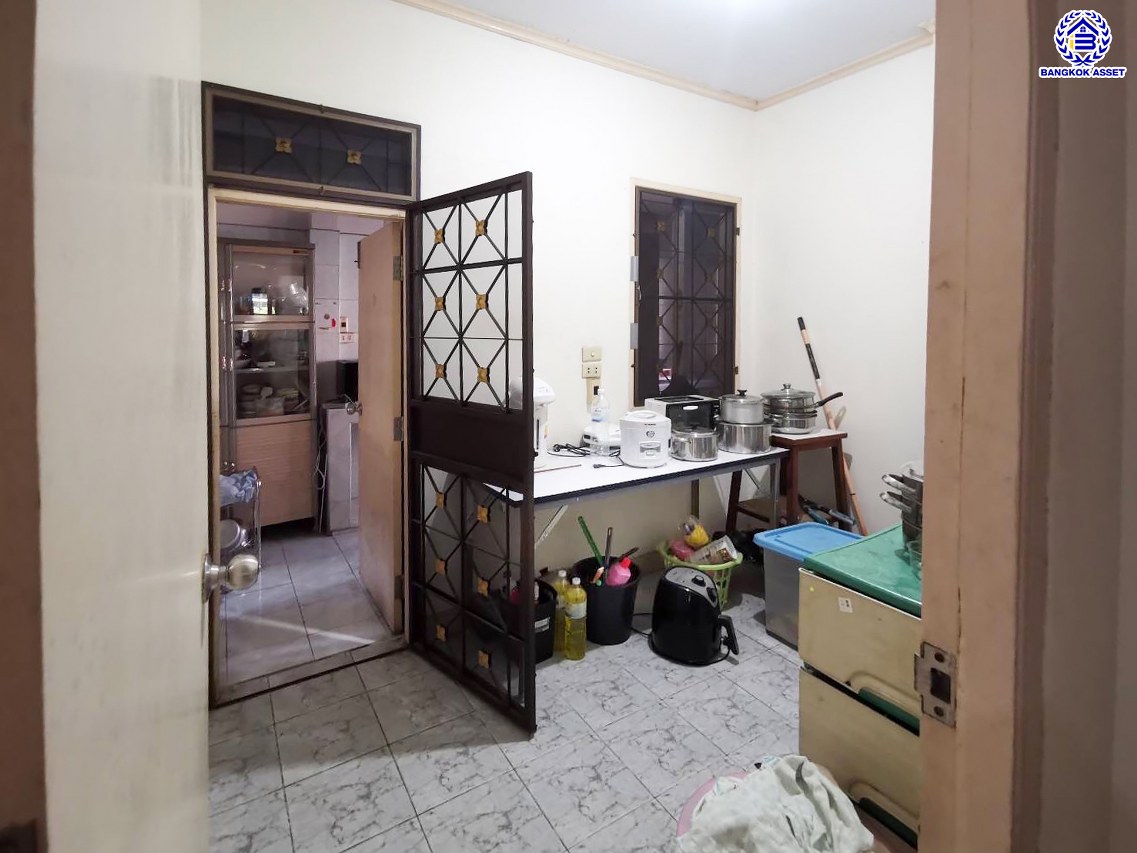 บ้านเดี่ยวมือสองนนทบุรี โครงการ ชัยพฤกษ์ บางบัวทอง เนื้อที่ 120.20 ตร.ว. พื้นที่ใช้สอย 285 ตร.ม. ฟังก์ชัน 5 ห้องนอน 3 ห้องน้ำ จอดรถได้ 4 คัน พร้อมแถมฟรี! เครื่องปรับอากาศ 3 เครื่อง ทำเลติดถนนบางกรวย-ไทรน้อย เชื่อมต่อถนนกาญจนาภิเษก ใกล้เซ็นทรัลเวสต์เกต และรถไฟฟ้าสายสีม่วง "สถานีบางพลู"