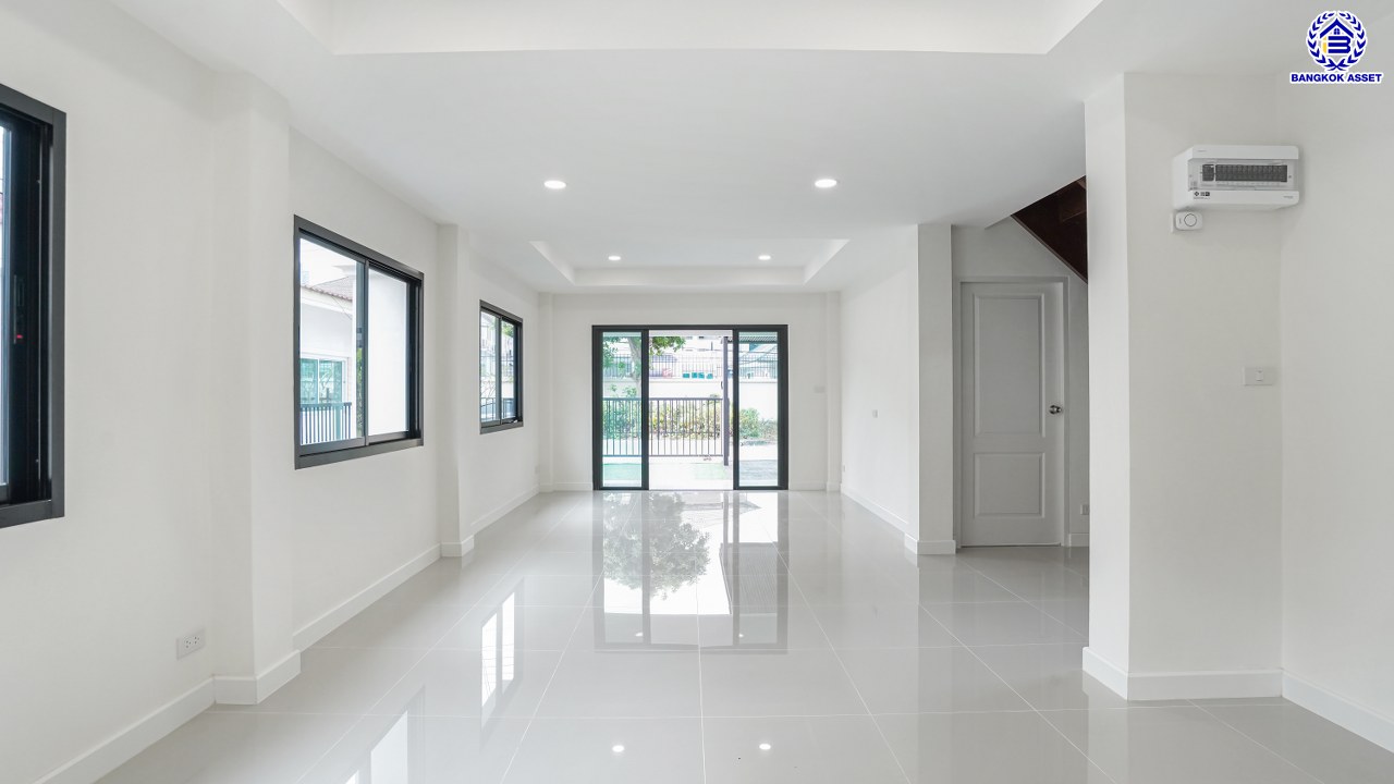 บ้านมือสองตกแต่งใหม่ โครงการ มณียา มาสเตอร์พีช รัตนาธิเบศร์ แบรนด์ Property Perfect เนื้อที่ 54.00 ตร.ว. พื้นที่ใช้สอย 153.56 ตร.ม. ฟังก์ชัน 4 ห้องนอน 2 ห้องน้ำ 2 ที่จอดรถ บนทำเลที่ดีที่สุด เชื่อมต่อ ถนนรัตนาธิเบศร์ และ ถนนราชพฤกษ์ ใกล้รถไฟฟ้าสายสีม่วง "สถานีบางรักน้อยท่าอิฐ" และ "สถานีไทรม้า" ใกล้ทั้งเซ็นทรัลรัตนาธิเบศร์, เซ็นทรัลเวสต์เกต