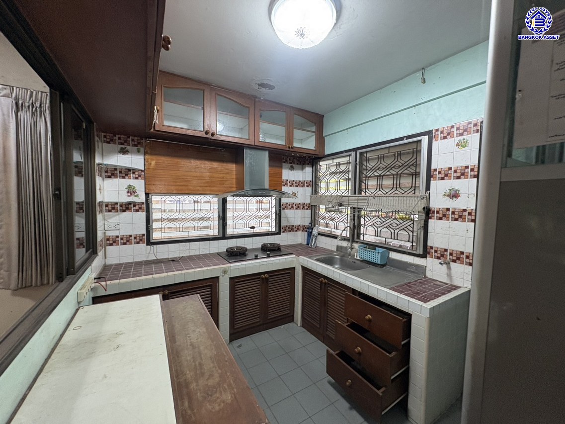 *****บ้านเดี่ยวมือสอง โครงการ ชวนชื่นกรีนวิลล์ พุทธมณฑลสาย2 เนื้อที่ 68 ตร.ว. พื้นที่ใช้สอย 200 ตร.ม. 4 ห้องนอน 3 ห้องน้ำ 3 ที่จอดรถ บนทำเลศักยภาพ เชื่อมต่อ ถ.พุทธมณฑลสาย2 และ ถ.กาญจนาภิเษก ใกล้ทางคู่ขนานลอยฟ้าบรมราชชนนี, เซ็นทรัลปิ่นเกล้า และ ใกล้มหาวิทยาลัยมหิดล