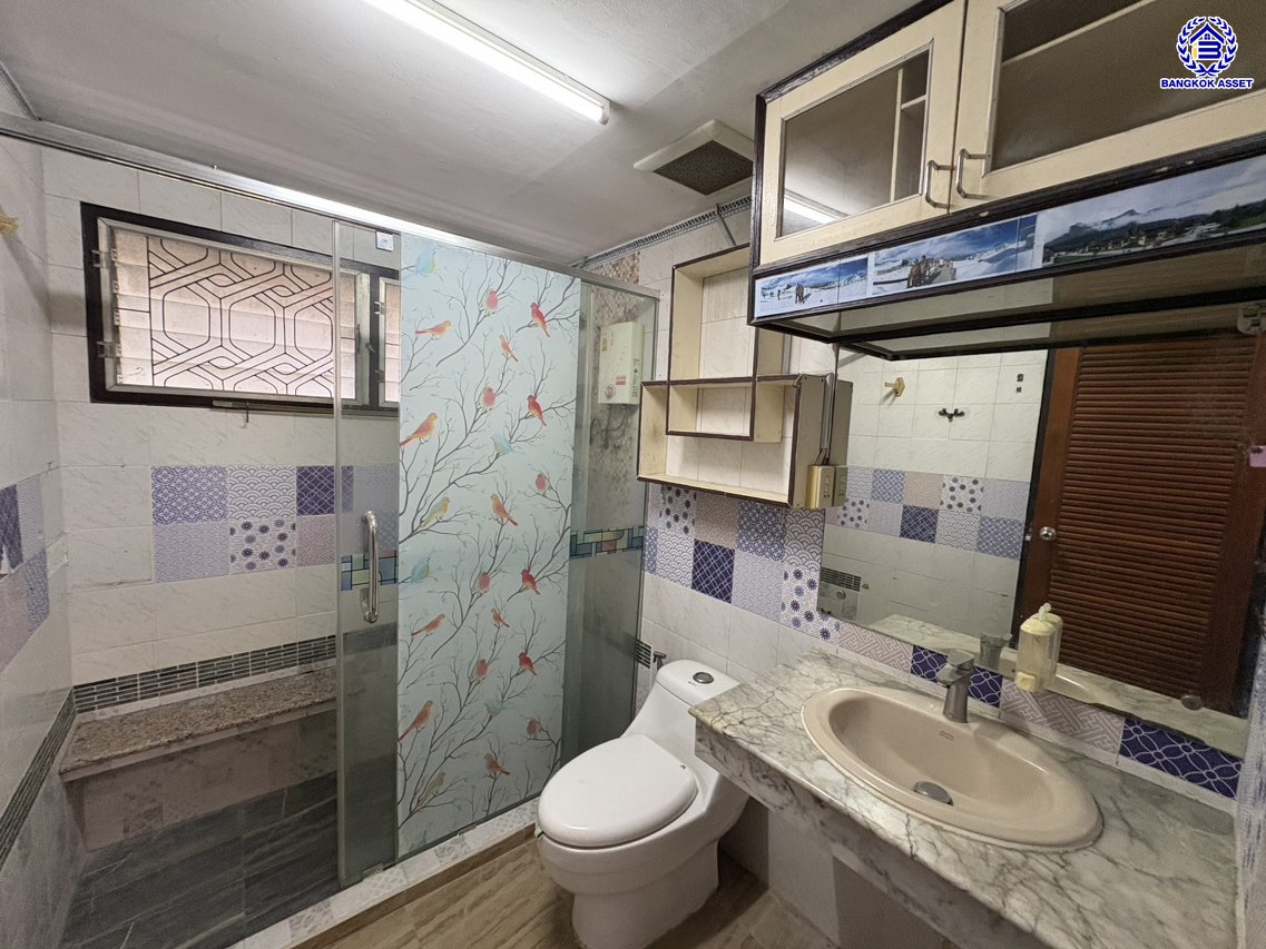 *****บ้านเดี่ยวมือสอง โครงการ ชวนชื่นกรีนวิลล์ พุทธมณฑลสาย2 เนื้อที่ 68 ตร.ว. พื้นที่ใช้สอย 200 ตร.ม. 4 ห้องนอน 3 ห้องน้ำ 3 ที่จอดรถ บนทำเลศักยภาพ เชื่อมต่อ ถ.พุทธมณฑลสาย2 และ ถ.กาญจนาภิเษก ใกล้ทางคู่ขนานลอยฟ้าบรมราชชนนี, เซ็นทรัลปิ่นเกล้า และ ใกล้มหาวิทยาลัยมหิดล