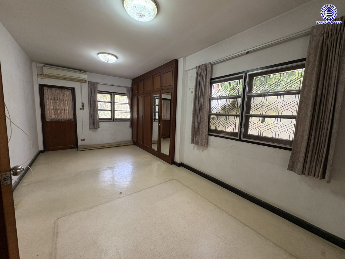 *****บ้านเดี่ยวมือสอง โครงการ ชวนชื่นกรีนวิลล์ พุทธมณฑลสาย2 เนื้อที่ 68 ตร.ว. พื้นที่ใช้สอย 200 ตร.ม. 4 ห้องนอน 3 ห้องน้ำ 3 ที่จอดรถ บนทำเลศักยภาพ เชื่อมต่อ ถ.พุทธมณฑลสาย2 และ ถ.กาญจนาภิเษก ใกล้ทางคู่ขนานลอยฟ้าบรมราชชนนี, เซ็นทรัลปิ่นเกล้า และ ใกล้มหาวิทยาลัยมหิดล