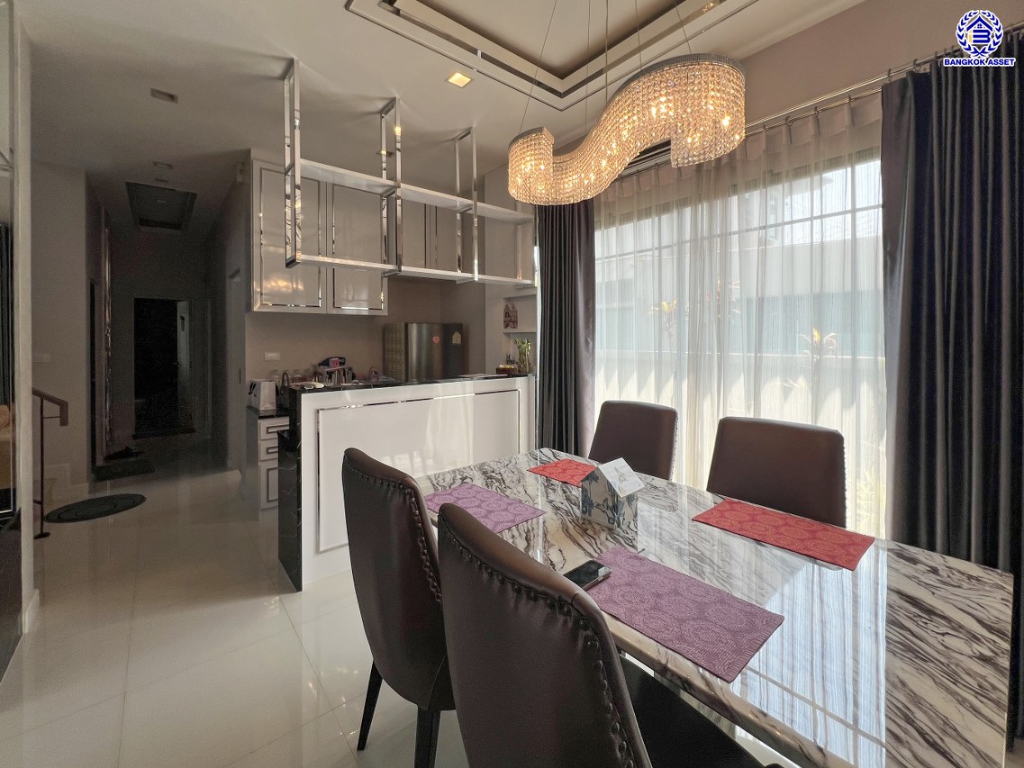 *****บ้านเดี่ยวมือสอง โครงการ ไลฟ์บางกอกบูเลอวาร์ด ราชพฤกษ์-รัตนาธิเบศร์ หลังมุม เนื้อที่ 75.60 ตร.ว. พื้นที่ใช้สอย 250 ตร.ม. ฟังก์ชัน 5 ห้องนอน 3 ห้องน้ำ 2 ที่จอดรถ แถมฟรี! เครื่องปรับอากาศ บนทำเลเดินทางสะดวก เชื่อมต่อถนนชัยพฤกษ์ ถนนราชพฤกษ์ ถนนรัตนาธิเบศร์ ใกล้รถไฟฟ้าสายสีม่วง "สถานีบางรักน้อยท่าอิฐ" และจุดขึ้นทางด่วน "ศรีรัช"