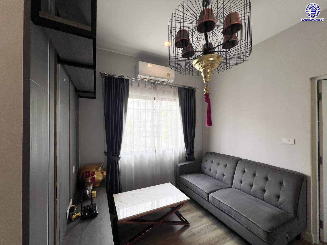 *****บ้านเดี่ยวมือสอง โครงการ ไลฟ์บางกอกบูเลอวาร์ด ราชพฤกษ์-รัตนาธิเบศร์ หลังมุม เนื้อที่ 75.60 ตร.ว. พื้นที่ใช้สอย 250 ตร.ม. ฟังก์ชัน 5 ห้องนอน 3 ห้องน้ำ 2 ที่จอดรถ แถมฟรี! เครื่องปรับอากาศ บนทำเลเดินทางสะดวก เชื่อมต่อถนนชัยพฤกษ์ ถนนราชพฤกษ์ ถนนรัตนาธิเบศร์ ใกล้รถไฟฟ้าสายสีม่วง "สถานีบางรักน้อยท่าอิฐ" และจุดขึ้นทางด่วน "ศรีรัช"