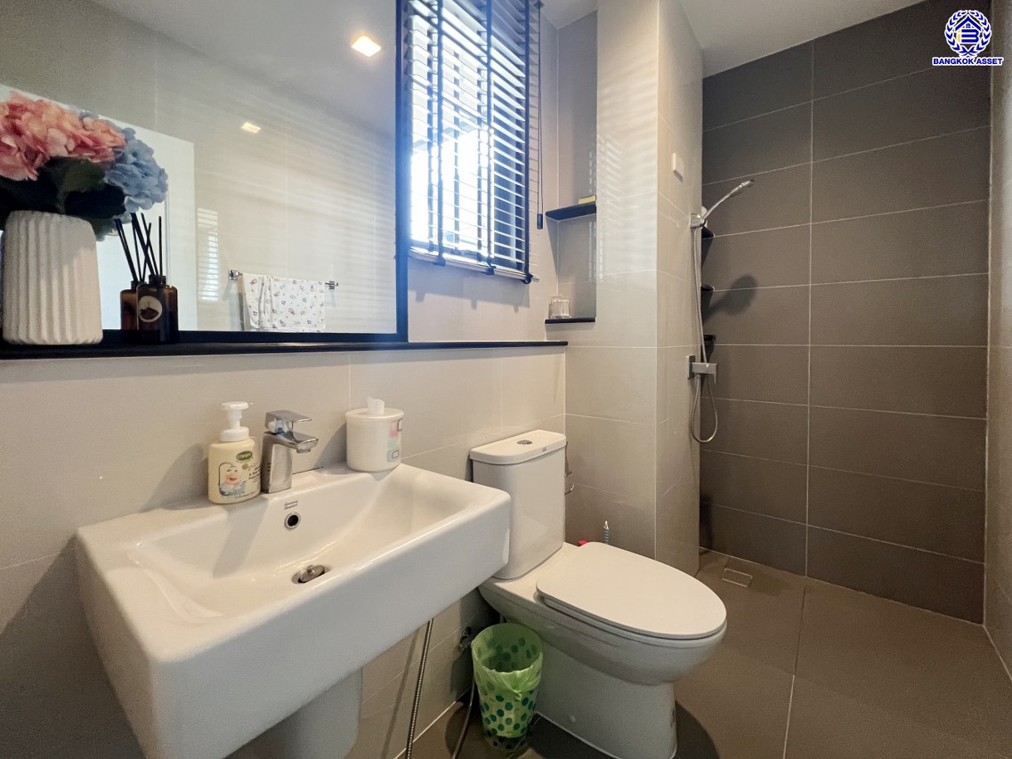 *****บ้านเดี่ยวมือสอง โครงการ ไลฟ์บางกอกบูเลอวาร์ด ราชพฤกษ์-รัตนาธิเบศร์ หลังมุม เนื้อที่ 75.60 ตร.ว. พื้นที่ใช้สอย 250 ตร.ม. ฟังก์ชัน 5 ห้องนอน 3 ห้องน้ำ 2 ที่จอดรถ แถมฟรี! เครื่องปรับอากาศ บนทำเลเดินทางสะดวก เชื่อมต่อถนนชัยพฤกษ์ ถนนราชพฤกษ์ ถนนรัตนาธิเบศร์ ใกล้รถไฟฟ้าสายสีม่วง "สถานีบางรักน้อยท่าอิฐ" และจุดขึ้นทางด่วน "ศรีรัช"