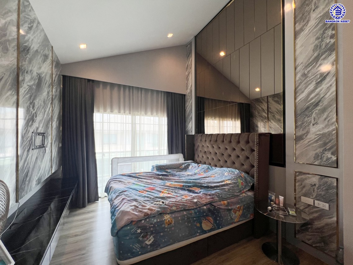 *****บ้านเดี่ยวมือสอง โครงการ ไลฟ์บางกอกบูเลอวาร์ด ราชพฤกษ์-รัตนาธิเบศร์ หลังมุม เนื้อที่ 75.60 ตร.ว. พื้นที่ใช้สอย 250 ตร.ม. ฟังก์ชัน 5 ห้องนอน 3 ห้องน้ำ 2 ที่จอดรถ แถมฟรี! เครื่องปรับอากาศ บนทำเลเดินทางสะดวก เชื่อมต่อถนนชัยพฤกษ์ ถนนราชพฤกษ์ ถนนรัตนาธิเบศร์ ใกล้รถไฟฟ้าสายสีม่วง "สถานีบางรักน้อยท่าอิฐ" และจุดขึ้นทางด่วน "ศรีรัช"