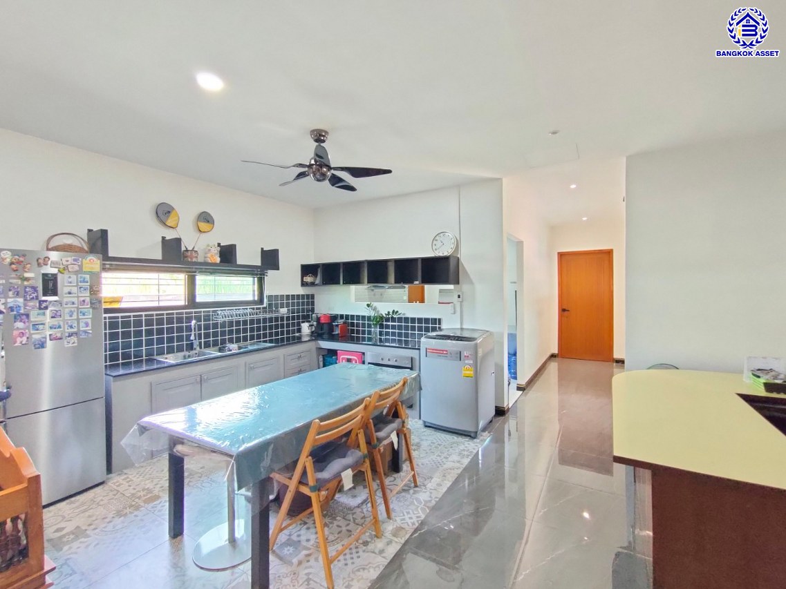 บ้านเดี่ยวมือสอง โครงการ ซอยคลองวัฒนา พุทธมณฑลสาย4 หลังริม เนื้อที่ 119 ตร.ว. พื้นที่ 225.18 ตร.ม. ฟังก์ชัน 3 ห้องนอน 3 ห้องน้ำ 3 ที่จอดรถ บ้านสภาพพร้อมอยู่ บนทำเลเดินทางเข้า-ออกในเมืองสะดวก เชื่อมต่อถนนบรมราชชนนี ถนนพุทธมณฑลสาย5 ถนนเพชรเกษม จองเลย!