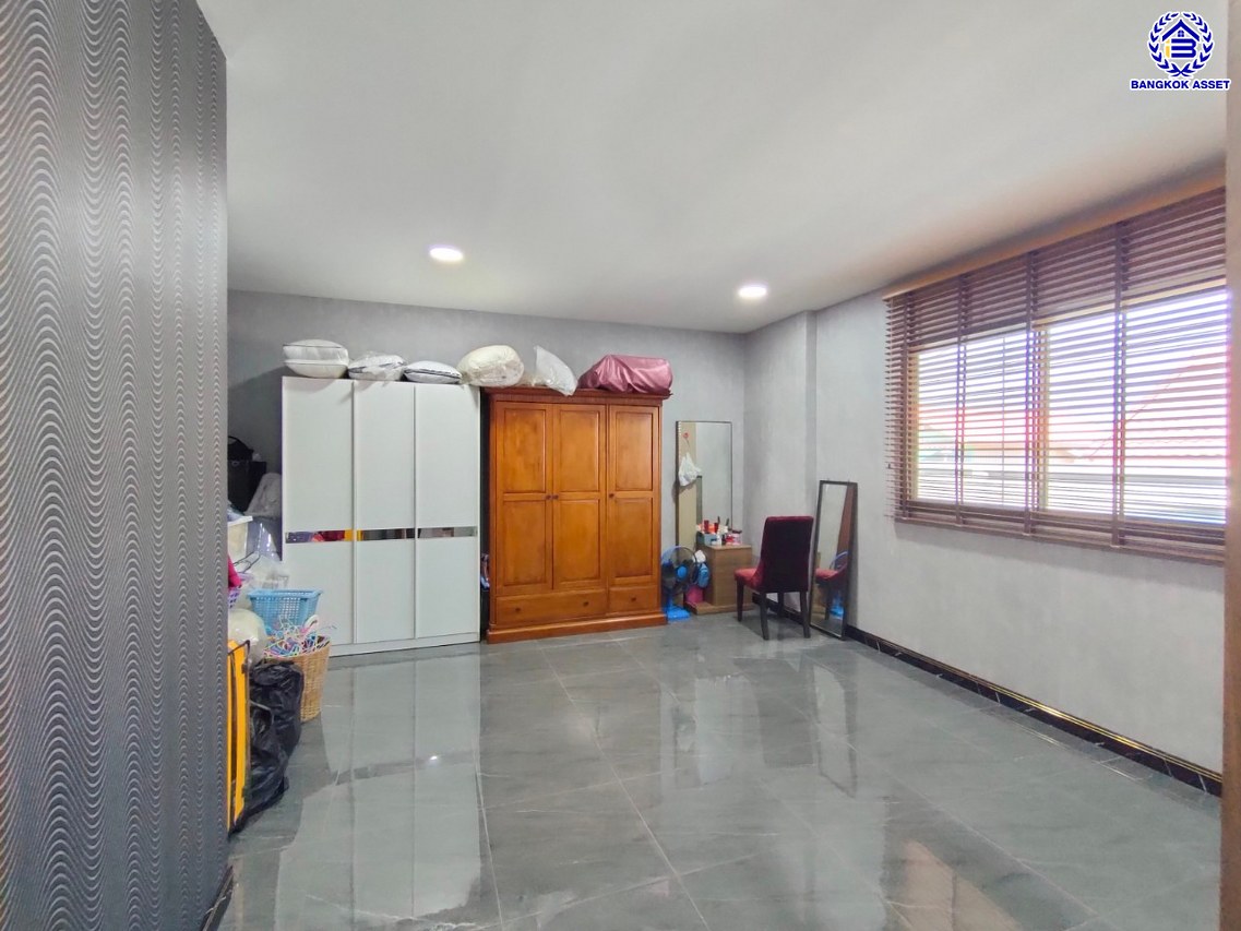 บ้านเดี่ยวมือสอง โครงการ ซอยคลองวัฒนา พุทธมณฑลสาย4 หลังริม เนื้อที่ 119 ตร.ว. พื้นที่ 225.18 ตร.ม. ฟังก์ชัน 3 ห้องนอน 3 ห้องน้ำ 3 ที่จอดรถ บ้านสภาพพร้อมอยู่ บนทำเลเดินทางเข้า-ออกในเมืองสะดวก เชื่อมต่อถนนบรมราชชนนี ถนนพุทธมณฑลสาย5 ถนนเพชรเกษม จองเลย!