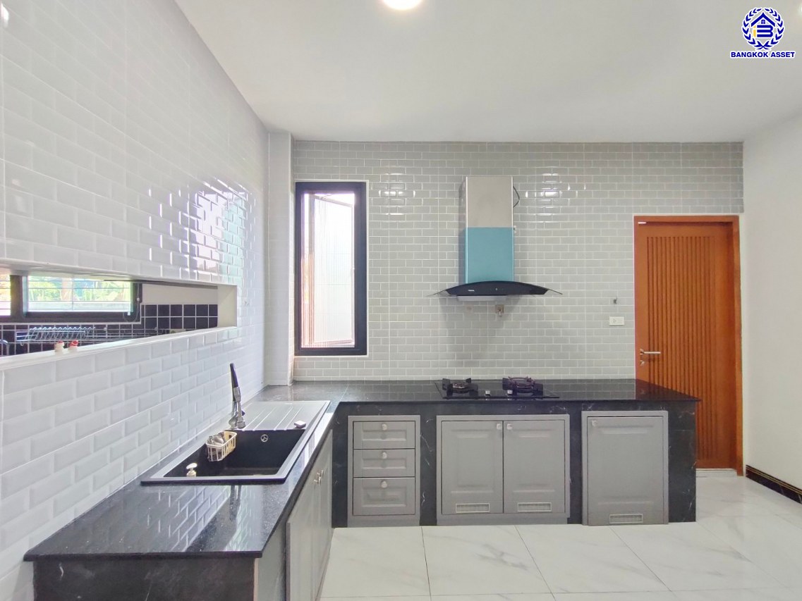 บ้านเดี่ยวมือสอง โครงการ ซอยคลองวัฒนา พุทธมณฑลสาย4 หลังริม เนื้อที่ 119 ตร.ว. พื้นที่ 225.18 ตร.ม. ฟังก์ชัน 3 ห้องนอน 3 ห้องน้ำ 3 ที่จอดรถ บ้านสภาพพร้อมอยู่ บนทำเลเดินทางเข้า-ออกในเมืองสะดวก เชื่อมต่อถนนบรมราชชนนี ถนนพุทธมณฑลสาย5 ถนนเพชรเกษม จองเลย!