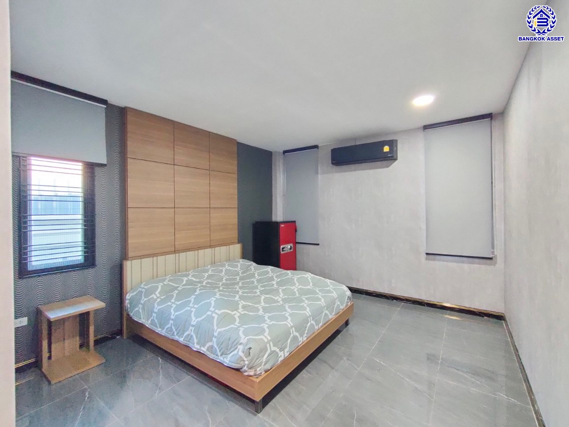 บ้านเดี่ยวมือสอง โครงการ ซอยคลองวัฒนา พุทธมณฑลสาย4 หลังริม เนื้อที่ 119 ตร.ว. พื้นที่ 225.18 ตร.ม. ฟังก์ชัน 3 ห้องนอน 3 ห้องน้ำ 3 ที่จอดรถ บ้านสภาพพร้อมอยู่ บนทำเลเดินทางเข้า-ออกในเมืองสะดวก เชื่อมต่อถนนบรมราชชนนี ถนนพุทธมณฑลสาย5 ถนนเพชรเกษม จองเลย!