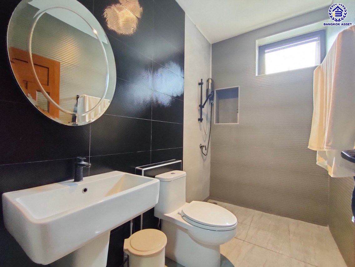 บ้านเดี่ยวมือสอง โครงการ ซอยคลองวัฒนา พุทธมณฑลสาย4 หลังริม เนื้อที่ 119 ตร.ว. พื้นที่ 225.18 ตร.ม. ฟังก์ชัน 3 ห้องนอน 3 ห้องน้ำ 3 ที่จอดรถ บ้านสภาพพร้อมอยู่ บนทำเลเดินทางเข้า-ออกในเมืองสะดวก เชื่อมต่อถนนบรมราชชนนี ถนนพุทธมณฑลสาย5 ถนนเพชรเกษม จองเลย!