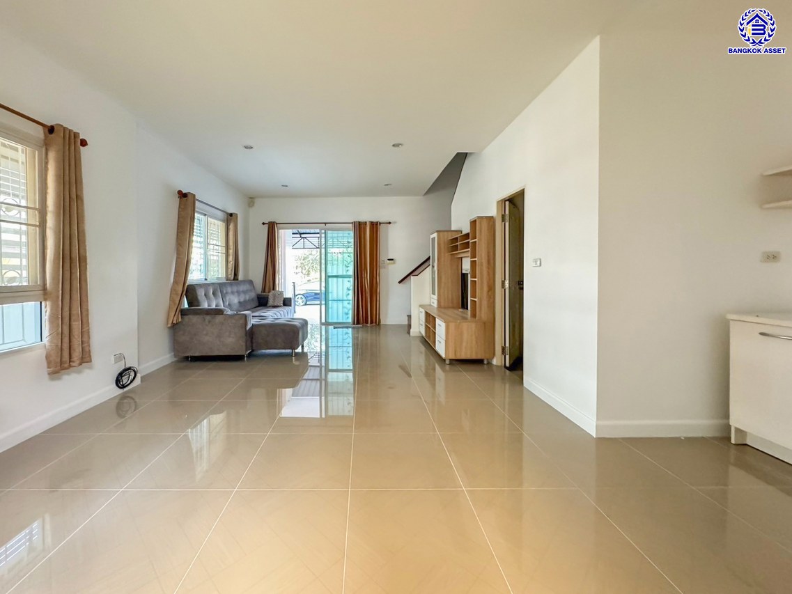 *****ทาวน์เฮ้าส์มือสอง โครงการ เดอะกรีนเนอรี่7 ปิ่นเกล้า-พุทธมณฑล หลังมุม บนเนื้อที่ 30.80 ตร.ว พื้นที่ใช้สอย 174 ตร.ม. ฟังก์ชัน 3 ห้องนอน 2 ห้องน้ำ 2 ที่จอดรถ แถมฟรี! เครื่องปรับอากาศ เครื่องทำน้ำอุ่น บนทำเลติดถนนพุทธมณฑลสาย4 ตอบโจทย์กับทุกครอบครัว ใกล้แหล่งช้อปปิ้ง "เซ็นทรัล ศาลายา" รถไฟฟ้าสายสีน้ำเงิน "สถานีหลักสอง" และจุดขึ้นทางด่วน "ศรีรัช"