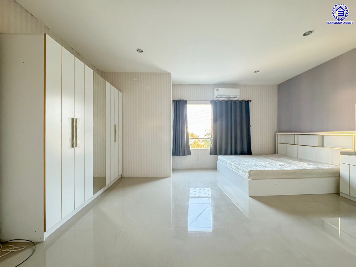 *****ทาวน์เฮ้าส์มือสอง โครงการ เดอะกรีนเนอรี่7 ปิ่นเกล้า-พุทธมณฑล หลังมุม บนเนื้อที่ 30.80 ตร.ว พื้นที่ใช้สอย 174 ตร.ม. ฟังก์ชัน 3 ห้องนอน 2 ห้องน้ำ 2 ที่จอดรถ แถมฟรี! เครื่องปรับอากาศ เครื่องทำน้ำอุ่น บนทำเลติดถนนพุทธมณฑลสาย4 ตอบโจทย์กับทุกครอบครัว ใกล้แหล่งช้อปปิ้ง "เซ็นทรัล ศาลายา" รถไฟฟ้าสายสีน้ำเงิน "สถานีหลักสอง" และจุดขึ้นทางด่วน "ศรีรัช"