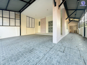 *****ทาวน์เฮ้าส์มือสอง โครงการ เดอะกรีนเนอรี่7 ปิ่นเกล้า-พุทธมณฑล หลังมุม บนเนื้อที่ 30.80 ตร.ว พื้นที่ใช้สอย 174 ตร.ม. ฟังก์ชัน 3 ห้องนอน 2 ห้องน้ำ 2 ที่จอดรถ แถมฟรี! เครื่องปรับอากาศ เครื่องทำน้ำอุ่น บนทำเลติดถนนพุทธมณฑลสาย4 ตอบโจทย์กับทุกครอบครัว ใกล้แหล่งช้อปปิ้ง "เซ็นทรัล ศาลายา" รถไฟฟ้าสายสีน้ำเงิน "สถานีหลักสอง" และจุดขึ้นทางด่วน "ศรีรัช"