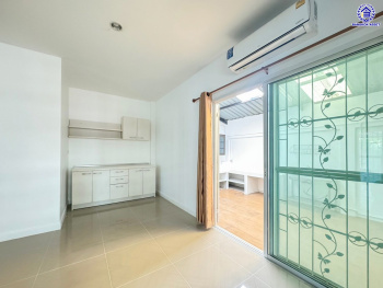 *****ทาวน์เฮ้าส์มือสอง โครงการ เดอะกรีนเนอรี่7 ปิ่นเกล้า-พุทธมณฑล หลังมุม บนเนื้อที่ 30.80 ตร.ว พื้นที่ใช้สอย 174 ตร.ม. ฟังก์ชัน 3 ห้องนอน 2 ห้องน้ำ 2 ที่จอดรถ แถมฟรี! เครื่องปรับอากาศ เครื่องทำน้ำอุ่น บนทำเลติดถนนพุทธมณฑลสาย4 ตอบโจทย์กับทุกครอบครัว ใกล้แหล่งช้อปปิ้ง "เซ็นทรัล ศาลายา" รถไฟฟ้าสายสีน้ำเงิน "สถานีหลักสอง" และจุดขึ้นทางด่วน "ศรีรัช"