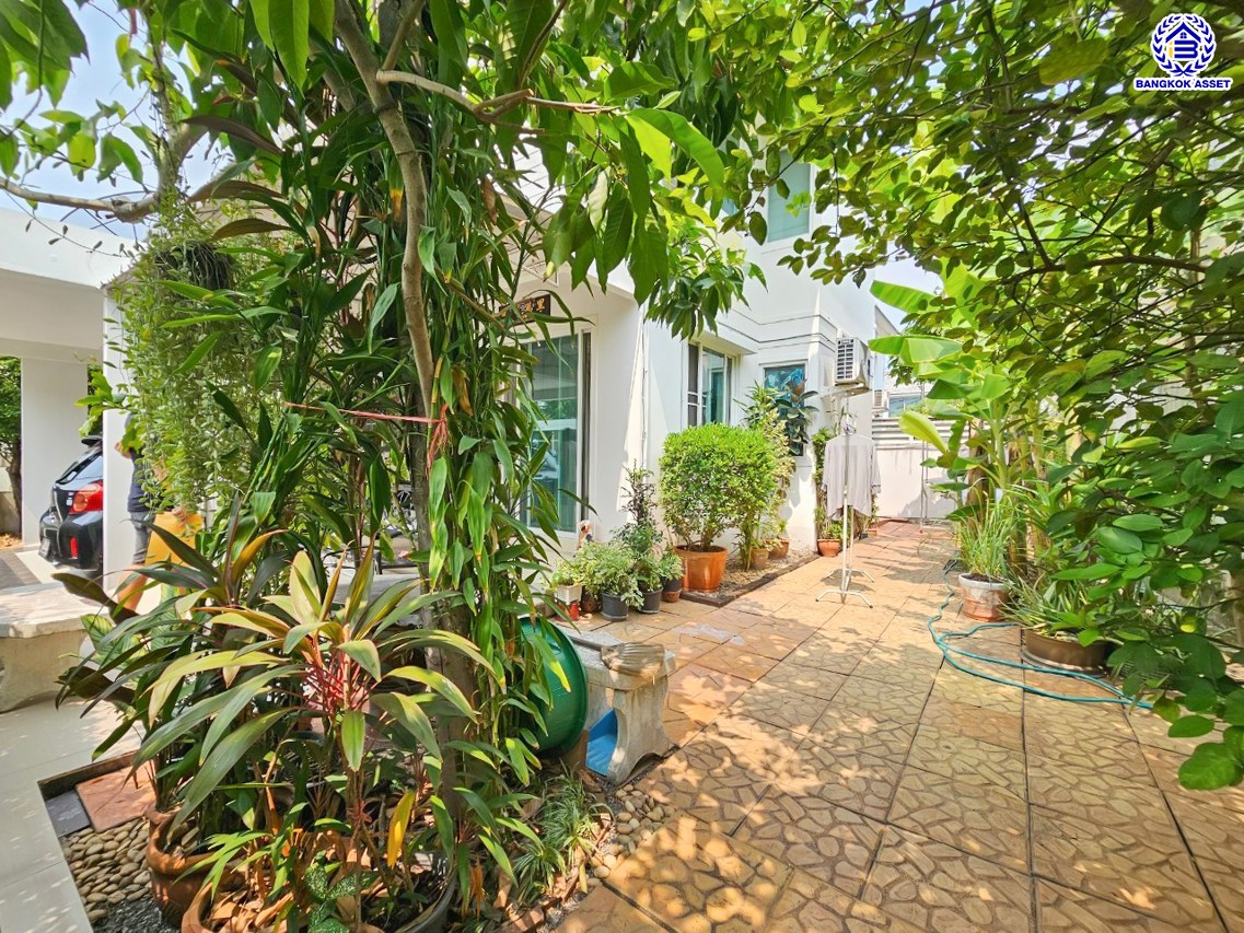 บ้านแฝดมือสอง โครงการ โฮมเพลส วงแหวน-รัตนาธิเบศร์ หลังริม! เนื้อที่ 45.20 ตร.ว. พื้นที่ใช้สอย 150 ตร.ม. ฟังก์ชัน 3 ห้องนอน 2 ห้องน้ำ ที่จอดรถ 2 คัน แถมฟรี! เครื่องปรับอากาศ พร้อมเข้าอยู่ ตั้งอยู่บนทำเลแห่งการเดินทาง ใกล้รถไฟฟ้าสายสีม่วง "สถานีคลองบางไผ่" และจุดขึ้นทางด่วน "กาญจนาภิเษก"...