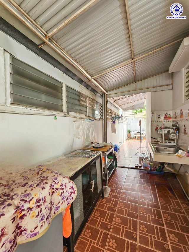 บ้านแฝดมือสอง โครงการ โฮมเพลส วงแหวน-รัตนาธิเบศร์ หลังริม! เนื้อที่ 45.20 ตร.ว. พื้นที่ใช้สอย 150 ตร.ม. ฟังก์ชัน 3 ห้องนอน 2 ห้องน้ำ ที่จอดรถ 2 คัน แถมฟรี! เครื่องปรับอากาศ พร้อมเข้าอยู่ ตั้งอยู่บนทำเลแห่งการเดินทาง ใกล้รถไฟฟ้าสายสีม่วง "สถานีคลองบางไผ่" และจุดขึ้นทางด่วน "กาญจนาภิเษก"...