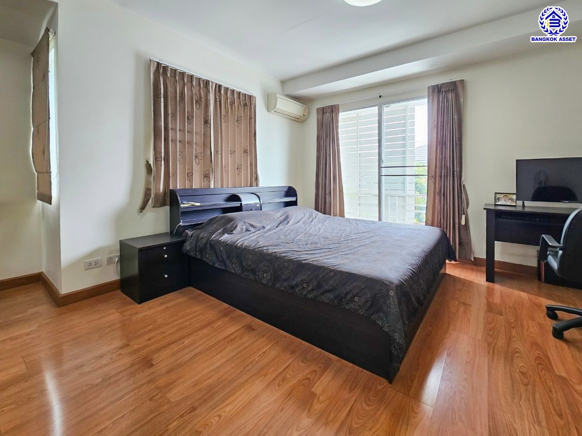 บ้านแฝดมือสอง โครงการ โฮมเพลส วงแหวน-รัตนาธิเบศร์ หลังริม! เนื้อที่ 45.20 ตร.ว. พื้นที่ใช้สอย 150 ตร.ม. ฟังก์ชัน 3 ห้องนอน 2 ห้องน้ำ ที่จอดรถ 2 คัน แถมฟรี! เครื่องปรับอากาศ พร้อมเข้าอยู่ ตั้งอยู่บนทำเลแห่งการเดินทาง ใกล้รถไฟฟ้าสายสีม่วง "สถานีคลองบางไผ่" และจุดขึ้นทางด่วน "กาญจนาภิเษก"...