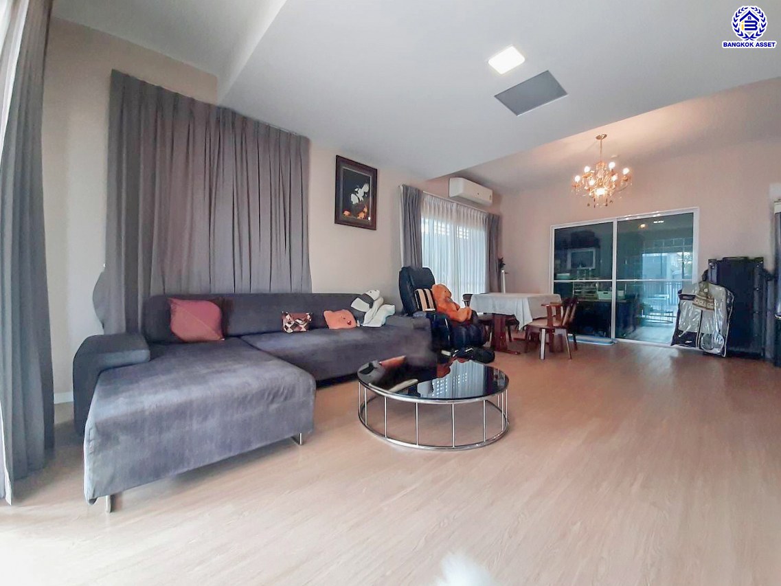 *****บ้านแฝดมือสอง โครงการ พฤกษา ลำลูกกา-วงแหวนฯ ตอบโจทย์ทุกการอยู่อาศัย บนเนื้อที่ 35.80 ตร.ว. พื้นที่ใช้สอย 128 ตร.ม. ฟังก์ชัน 4 ห้องนอน 2 ห้องน้ำ จอดรถได้ 1 คัน บนทำเลดีที่สุด เชื่อมต่อถนนลำลูกกา, ถนนนิมิตใหม่ และ ใกล้จุดขึ้นทางด่วน "ฉลองรัช"