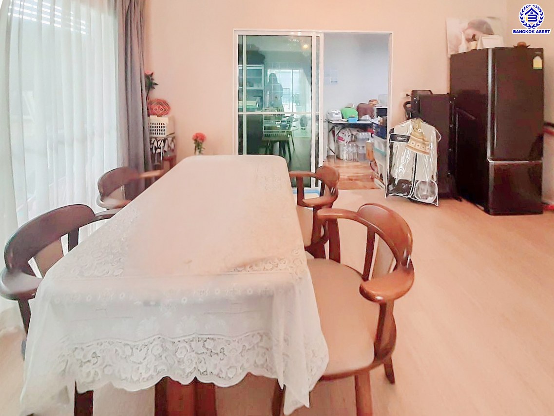 *****บ้านแฝดมือสอง โครงการ พฤกษา ลำลูกกา-วงแหวนฯ ตอบโจทย์ทุกการอยู่อาศัย บนเนื้อที่ 35.80 ตร.ว. พื้นที่ใช้สอย 128 ตร.ม. ฟังก์ชัน 4 ห้องนอน 2 ห้องน้ำ จอดรถได้ 1 คัน บนทำเลดีที่สุด เชื่อมต่อถนนลำลูกกา, ถนนนิมิตใหม่ และ ใกล้จุดขึ้นทางด่วน "ฉลองรัช"