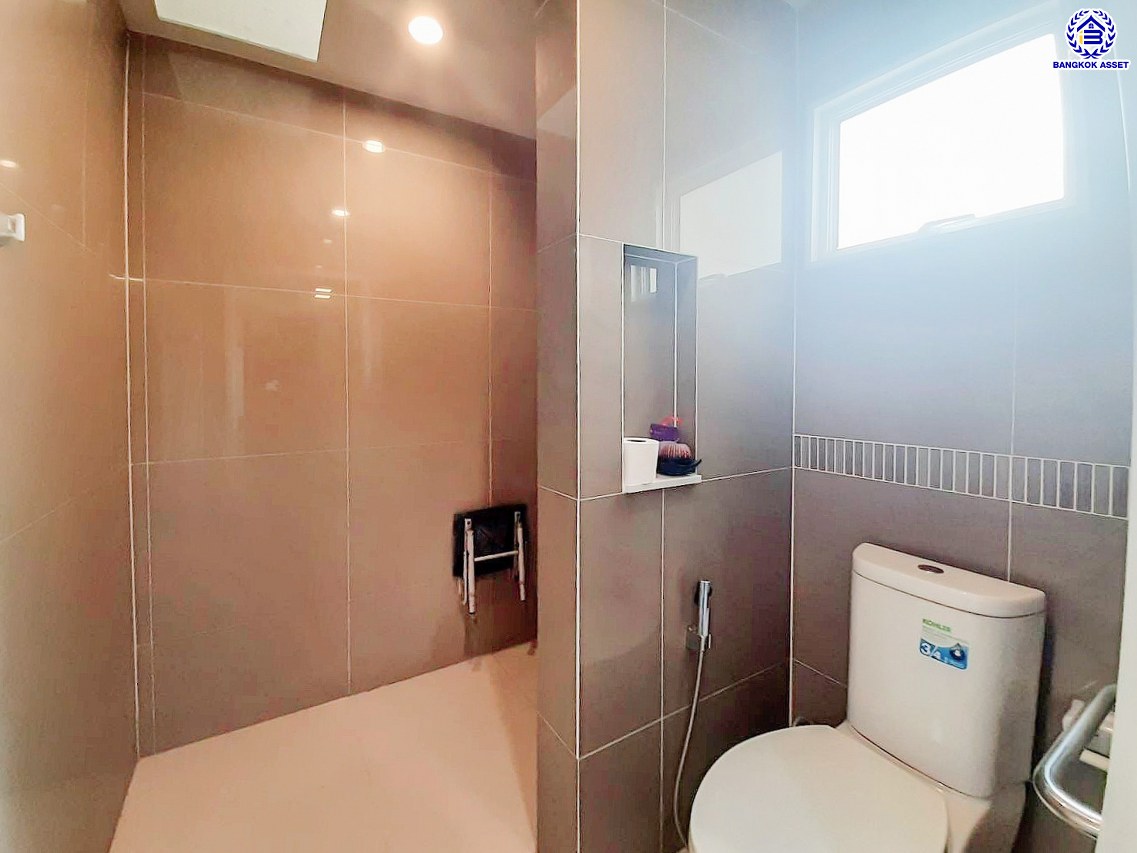 *****บ้านแฝดมือสอง โครงการ พฤกษา ลำลูกกา-วงแหวนฯ ตอบโจทย์ทุกการอยู่อาศัย บนเนื้อที่ 35.80 ตร.ว. พื้นที่ใช้สอย 128 ตร.ม. ฟังก์ชัน 4 ห้องนอน 2 ห้องน้ำ จอดรถได้ 1 คัน บนทำเลดีที่สุด เชื่อมต่อถนนลำลูกกา, ถนนนิมิตใหม่ และ ใกล้จุดขึ้นทางด่วน "ฉลองรัช"