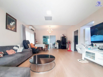 *****บ้านแฝดมือสอง โครงการ พฤกษา ลำลูกกา-วงแหวนฯ ตอบโจทย์ทุกการอยู่อาศัย บนเนื้อที่ 35.80 ตร.ว. พื้นที่ใช้สอย 128 ตร.ม. ฟังก์ชัน 4 ห้องนอน 2 ห้องน้ำ จอดรถได้ 1 คัน บนทำเลดีที่สุด เชื่อมต่อถนนลำลูกกา, ถนนนิมิตใหม่ และ ใกล้จุดขึ้นทางด่วน "ฉลองรัช"